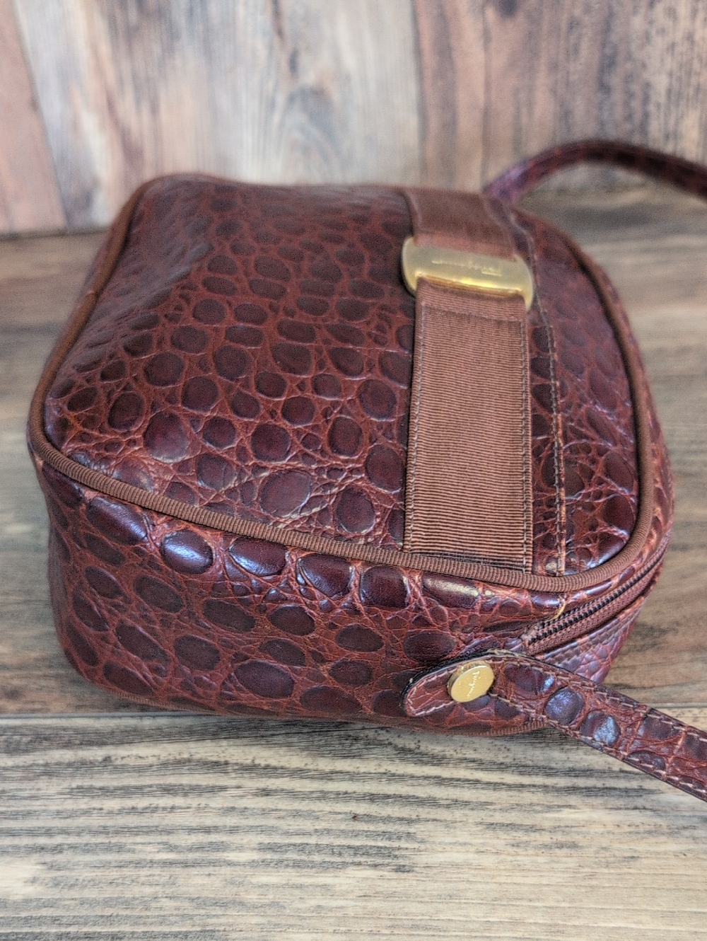 Salvatore Ferragamo Vara Ribbo Crocodile Embossed Leather Shoulder Crossboy Bag - Picture 10 of 13